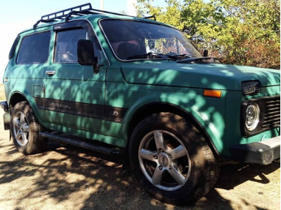 Lada Niva у покритті RAPTOR в кольорі RAL 6000 (Патиново-зелений)