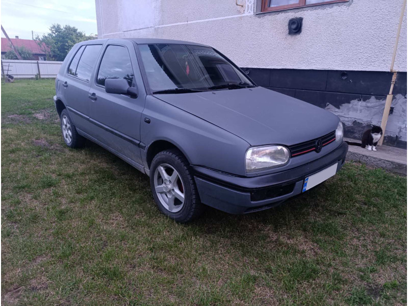 VW Golf у покритті RAPTOR у кольорі RAL 7024 (графітово-сірий)