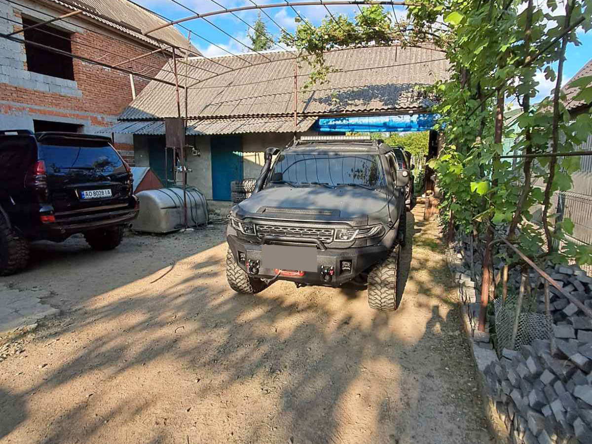 раптор на бампері